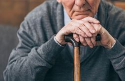 Как выбрать трость для пожилого человека